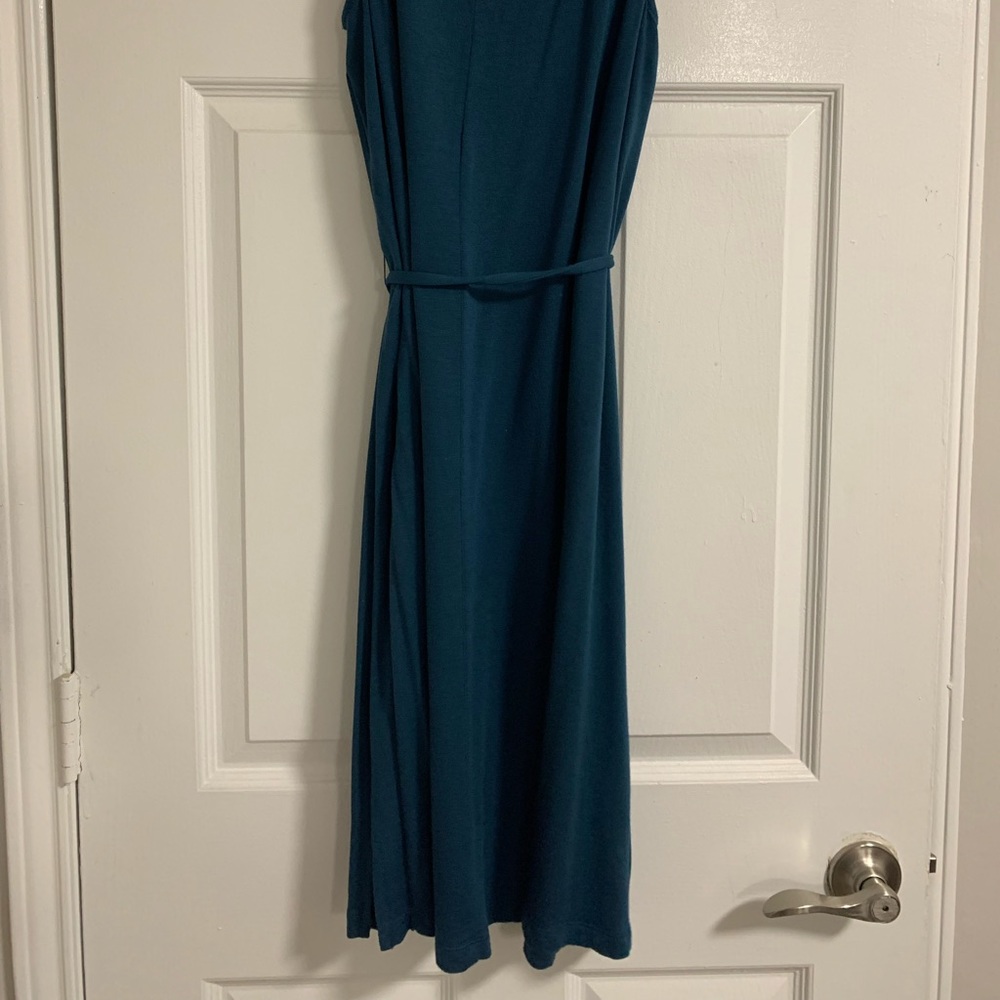 Sleeveless Teal V-Neck Belted Maxi Dress - Picture 3 of 9